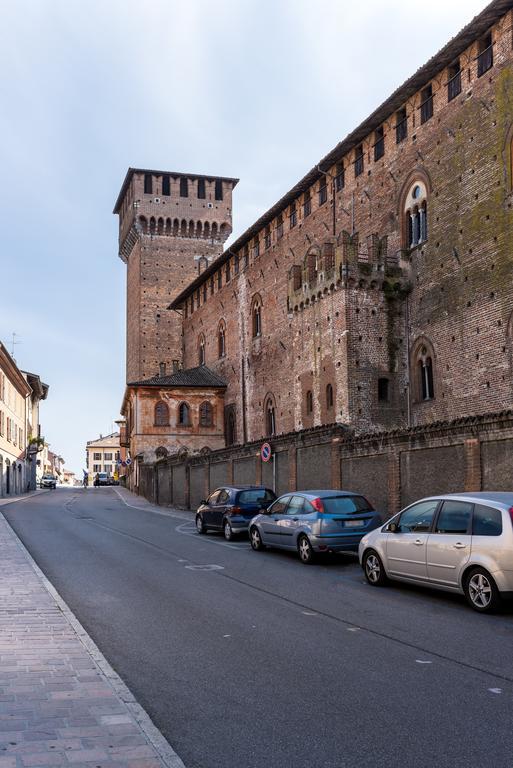 Hotel Al Castello Di Leonardo Sant'Angelo Lodigiano Exterior foto